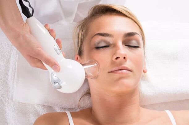 The vacuum massage procedure helps to clean the facial skin and smooth out wrinkles